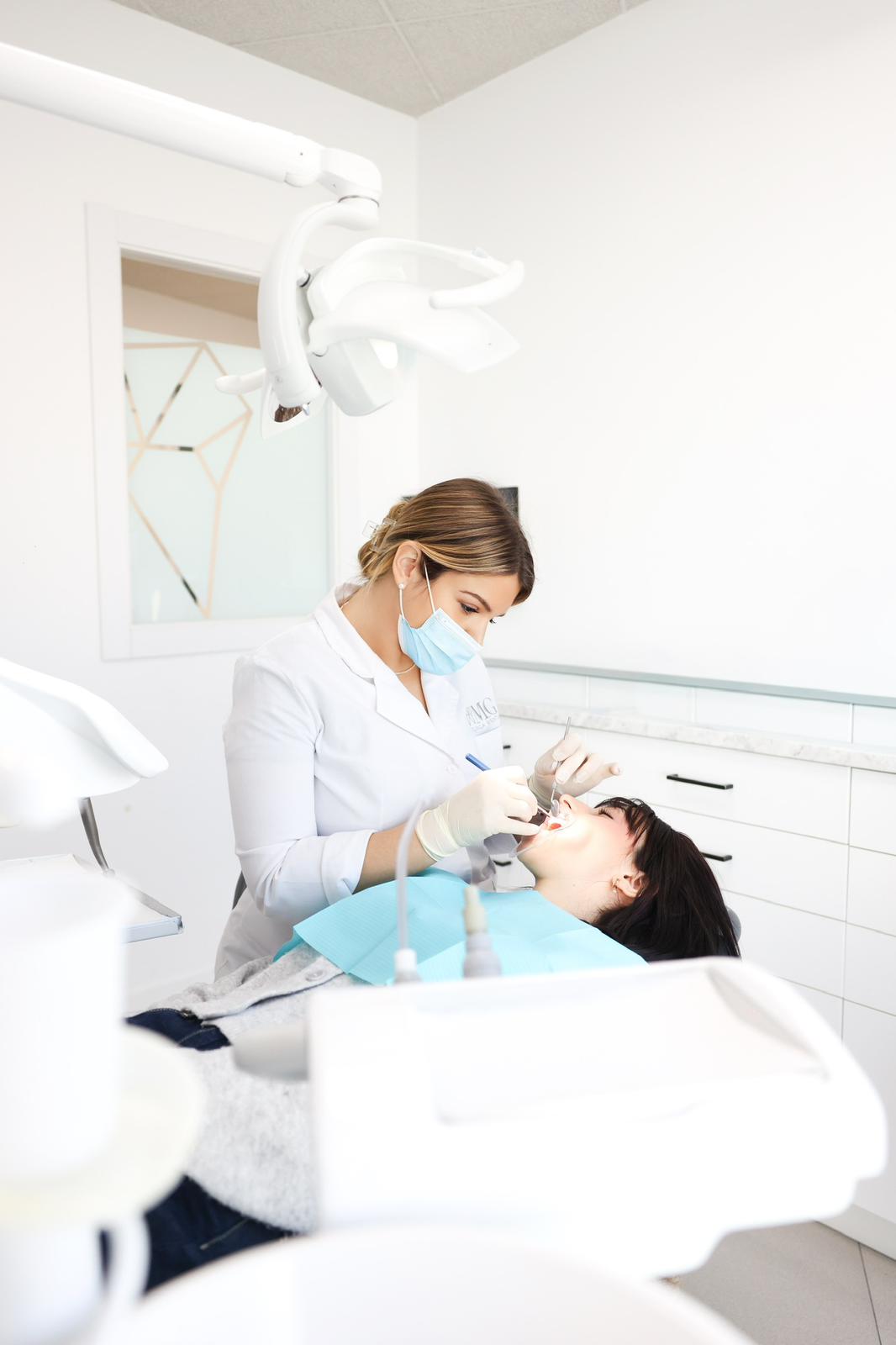 Interior de clínica dental premium
